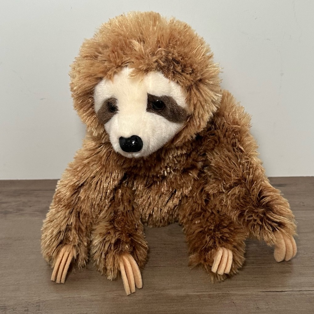 8 Inch Sitting Simon Three Toed Sloth Plush Stuffed Animal by Douglas.‎